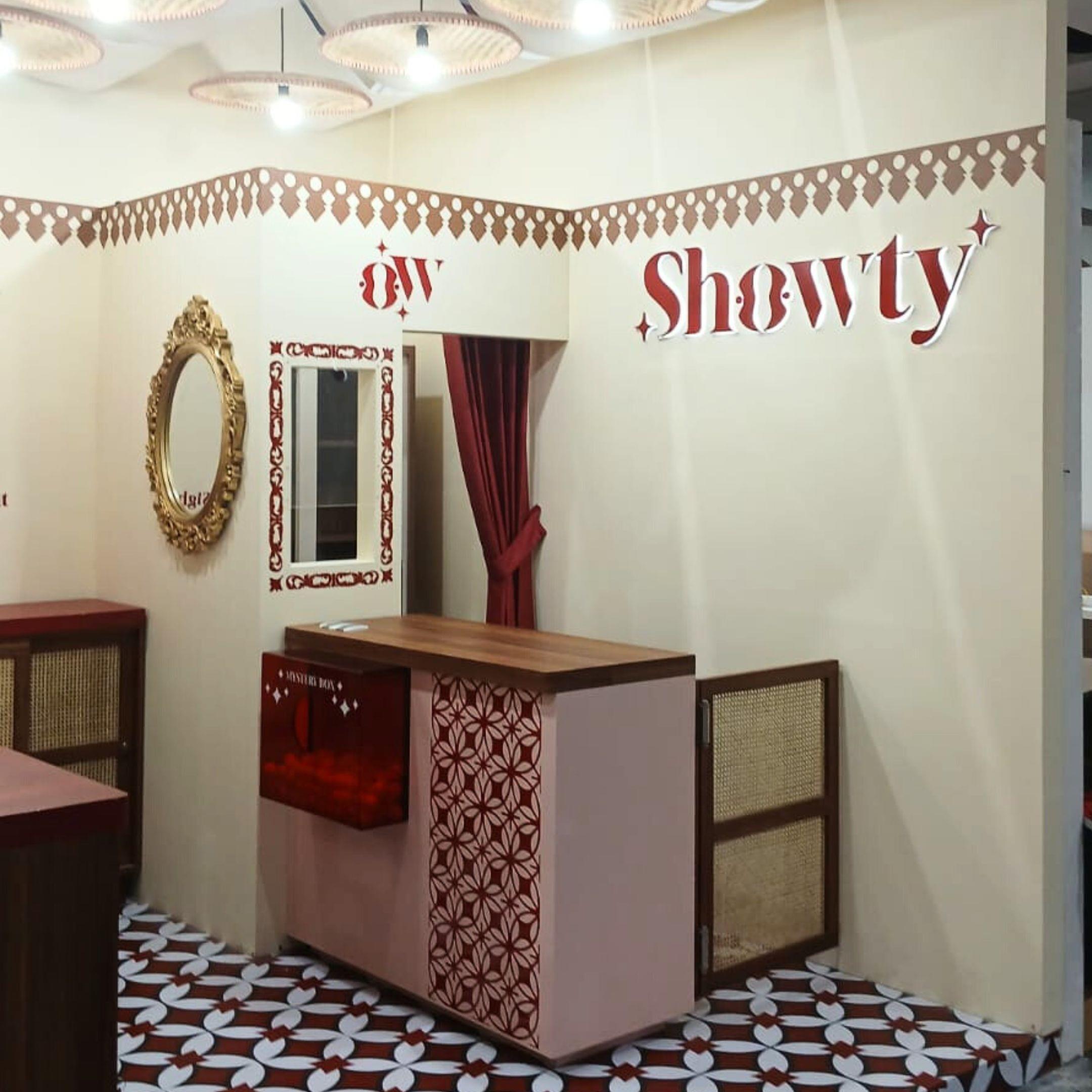 Showty - Image 3